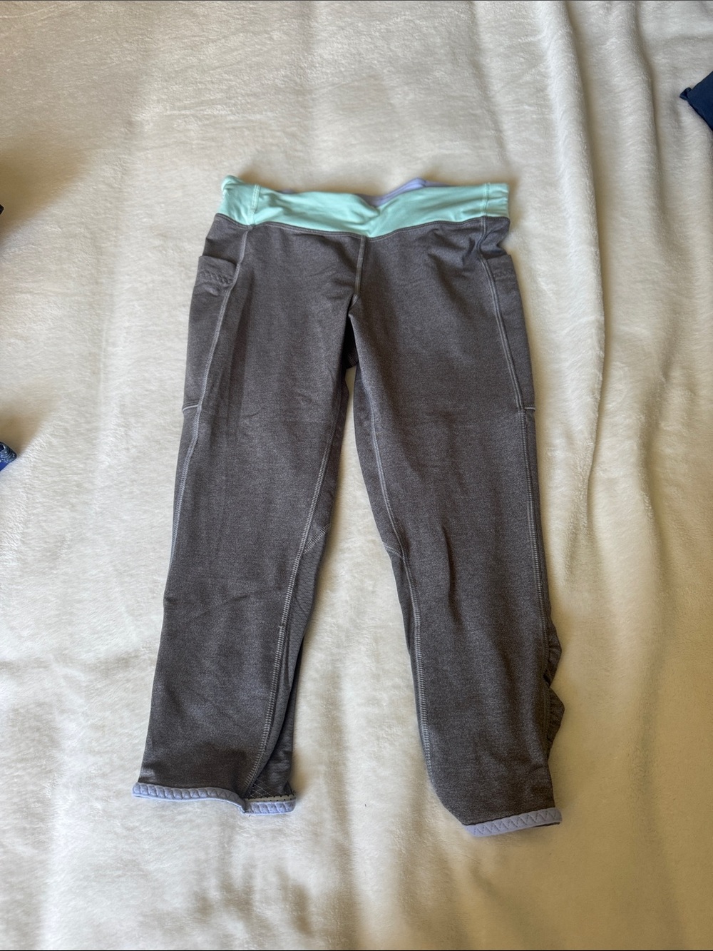 Ivivva Gray Capri Leggings with Mint Waistband